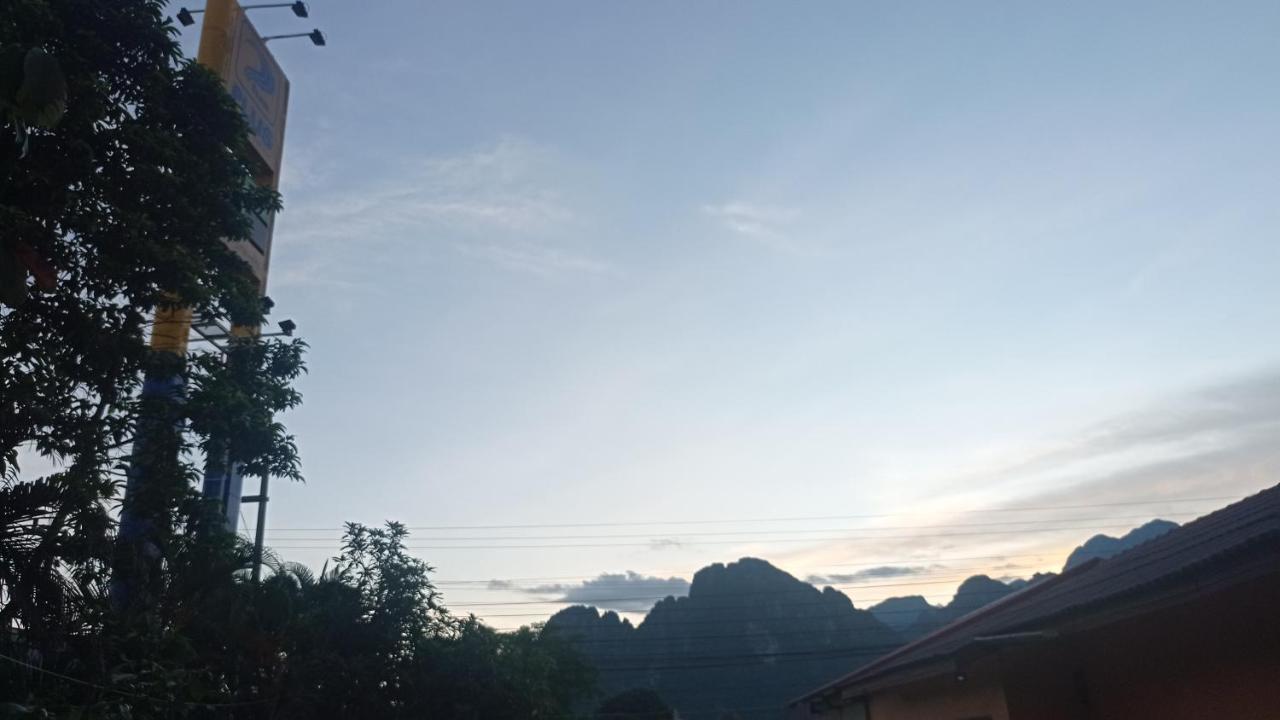 Inthavong Hotel/Guest House Ванг Виенг Екстериор снимка
