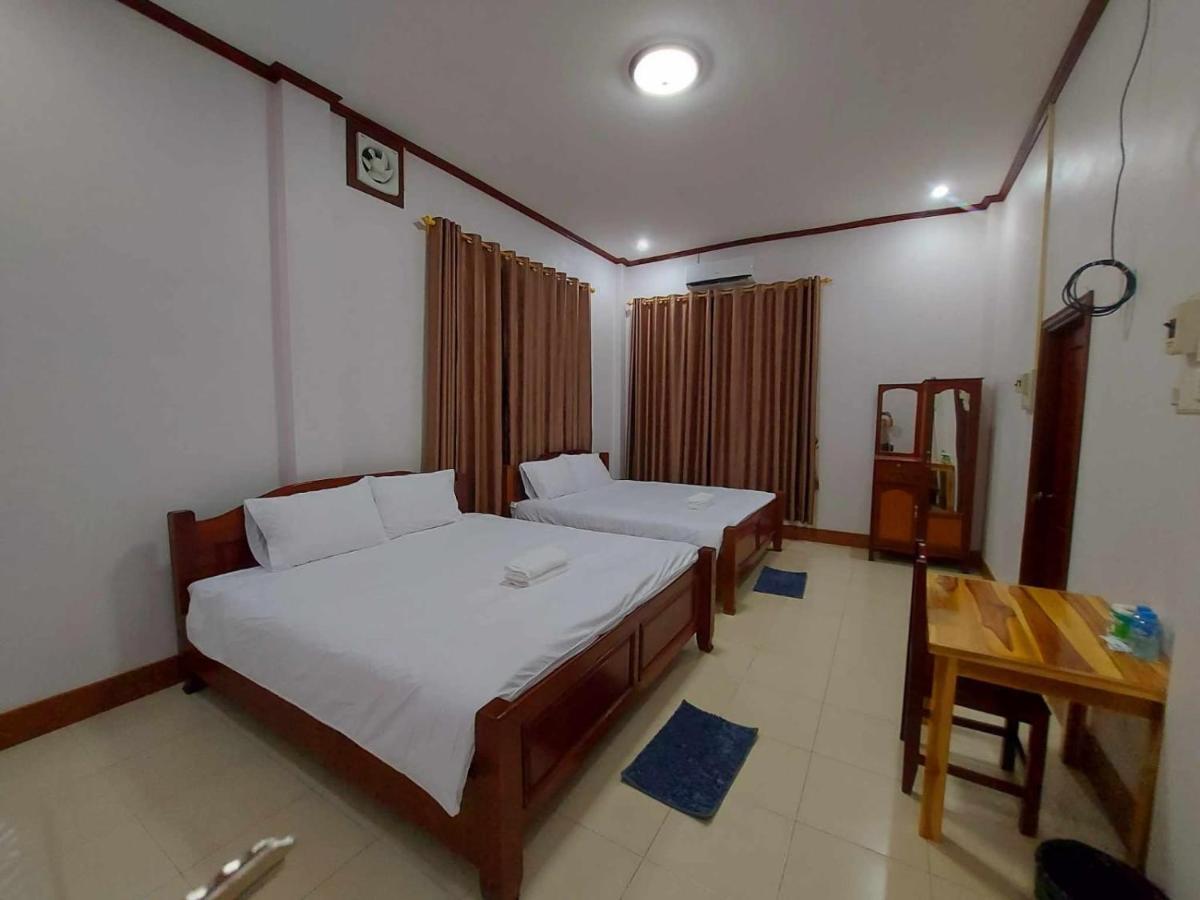 Inthavong Hotel/Guest House Ванг Виенг Екстериор снимка